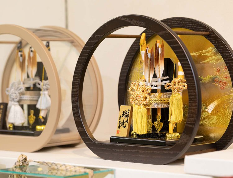 破魔弓とケース飾り。収納にも便利だし、写真にも撮りやすい。