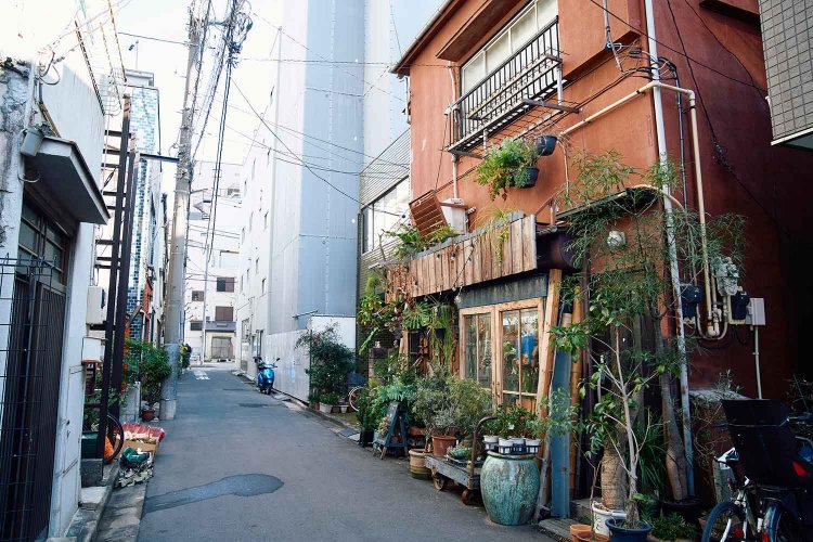 駅から離れた路地に隠れる。平日は外出が多いので来店予約がおすすめ。