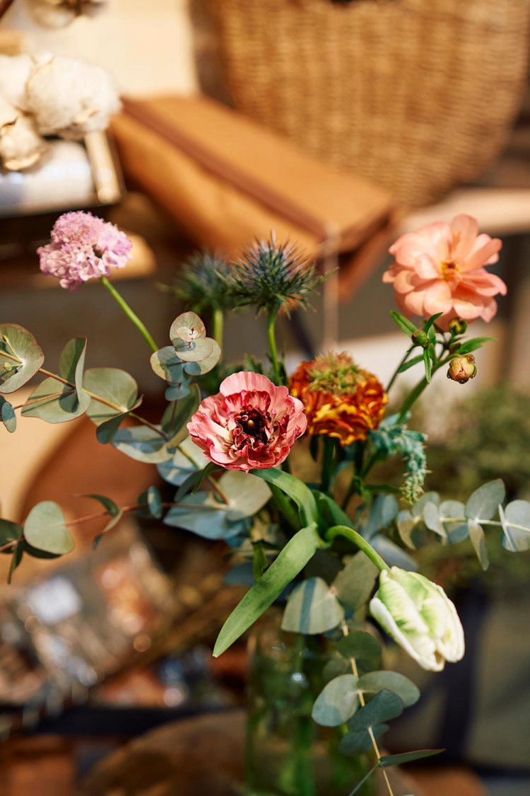 雰囲気と予算を伝えておまかせ注文する人が多い。ギフト用は3000円～。