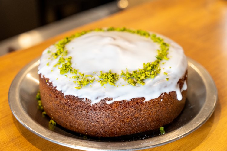 切り分ける前のレモンケーキ。