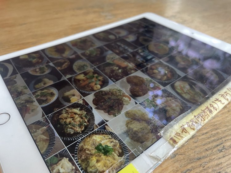 これまでのランチメニューが収められたカメラロール。色とりどりの料理の写真が並ぶ。