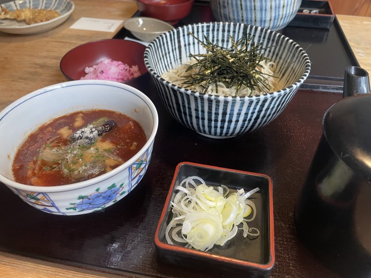 イタリアンのようにも見えるトマトつけそば。