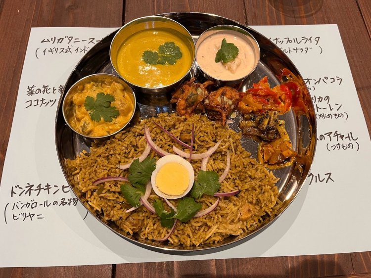 土曜日スペシャルランチ、ドンネチキンビリヤニ。