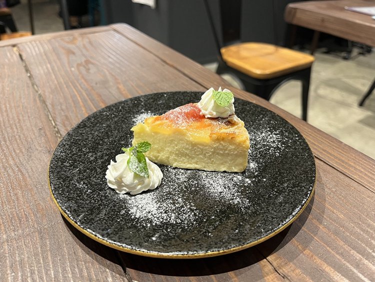 パニールというインドのチーズが使われたチーズケーキ400円。