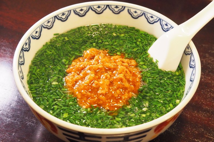 韮菜湯麵（ニラそば）1430円。