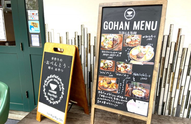 店外には写真付きのランチメニューがずらり。