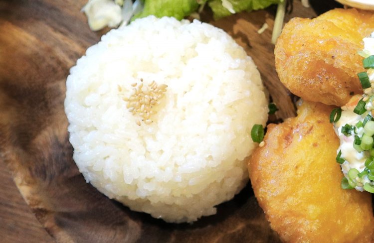 市販ではあまり流通していない新潟産・みずほの輝き。粒が大きく、艶やかな輝きが特徴。