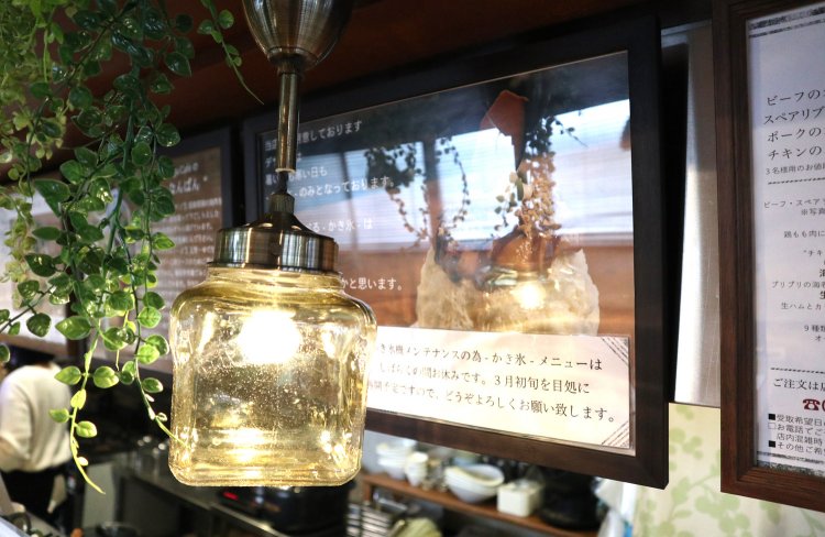 今でこそ洗練された雰囲気の店内だが、内装ひとつとっても親子で色々な意見を出し合ったとのこと。