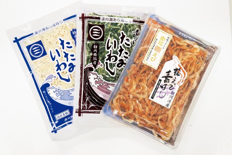 駿河湾の幸、桜えびとたたみいわしは常備食。青海苔入りたたみいわしも。