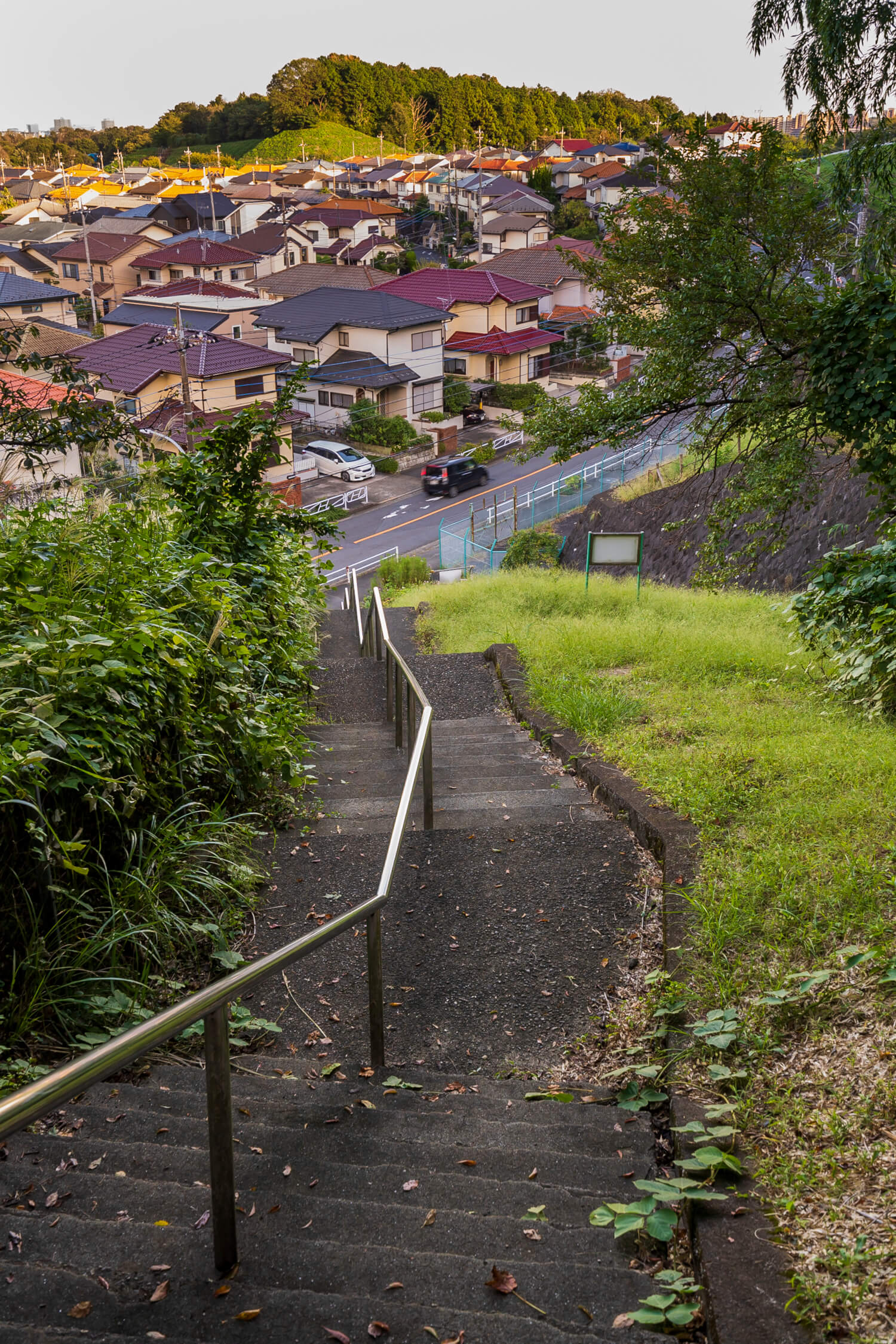 道了堂跡は片倉駅から徒歩30分ほど、大塚山公園の高台にある。