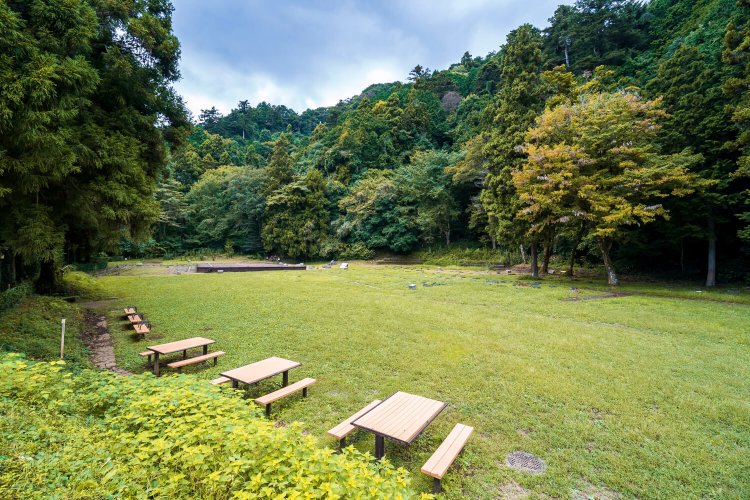 調査で礎石や氏照ゆかりの品が見つかった御主殿跡。