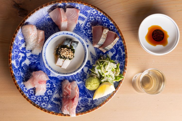 サバや旬の魚が盛られた青盛1188円（写真は2人前）。