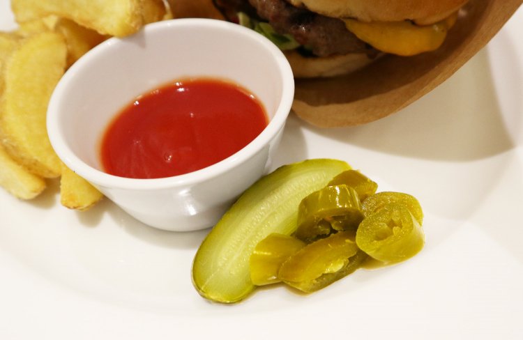 ピクルスとハラペーニョは、お口直しにぴったり。