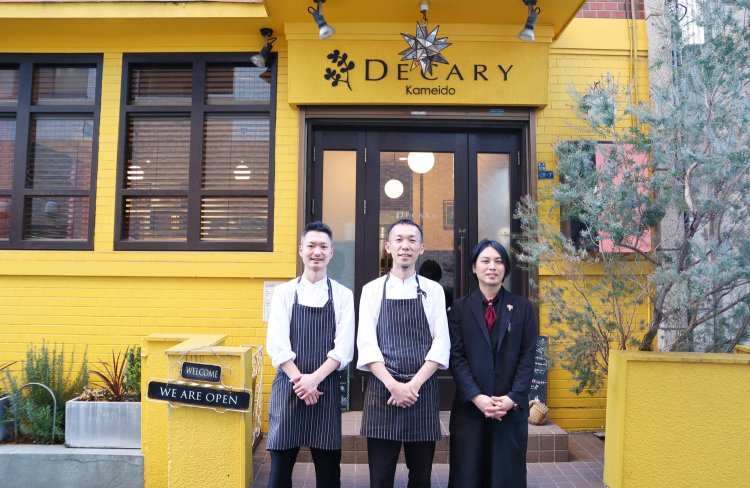 『DECARY』の皆さん！お客さんからの「おいしかった」の一言が、榎本さんの活力になっているそう。