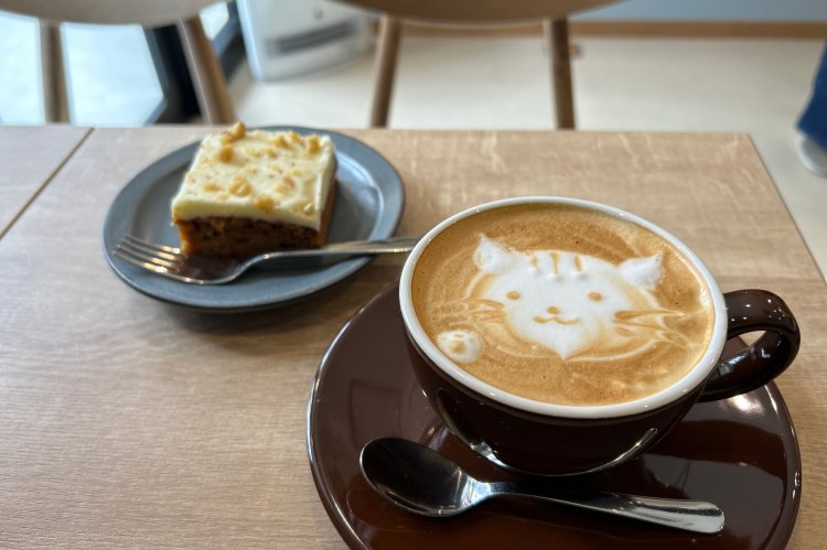 カフェラテはショート550円、トール650円。