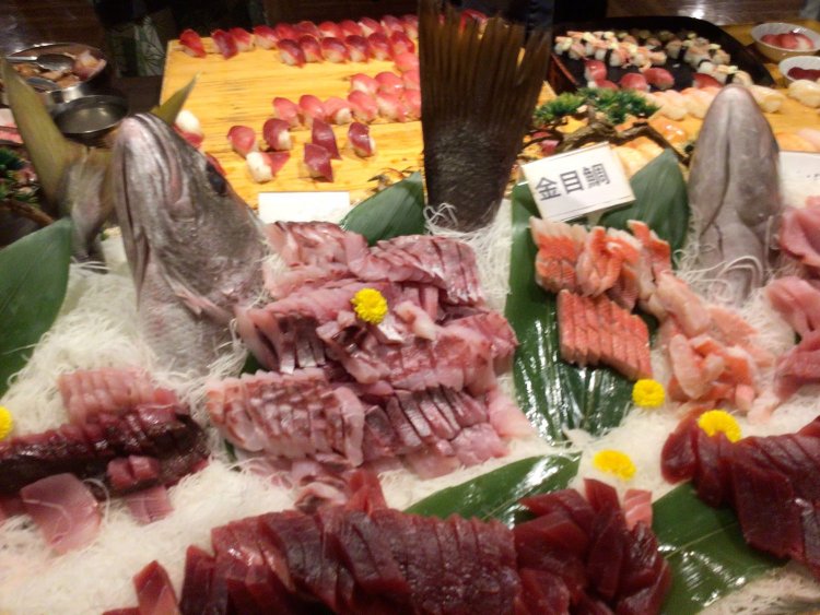 伊豆の定番、金目鯛などは毎日あるが、これまで登場したサカナは50種以上！　料金は1泊2食付きで約1万円程度とリーズナブルなのもうれしい。