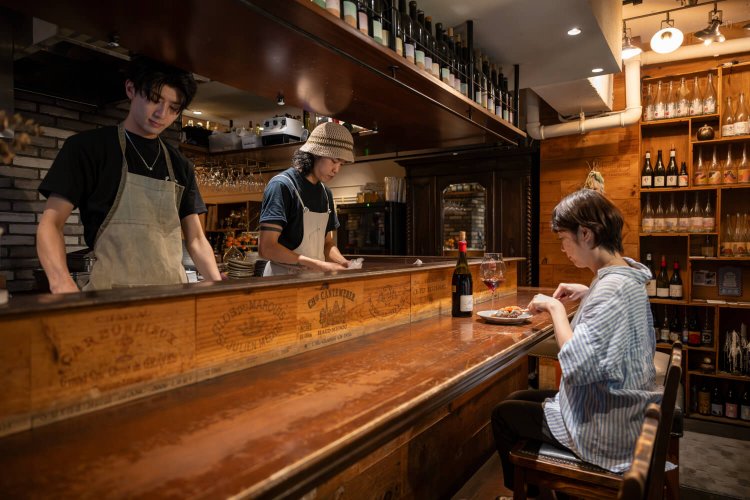 趣のあるカウンター席。