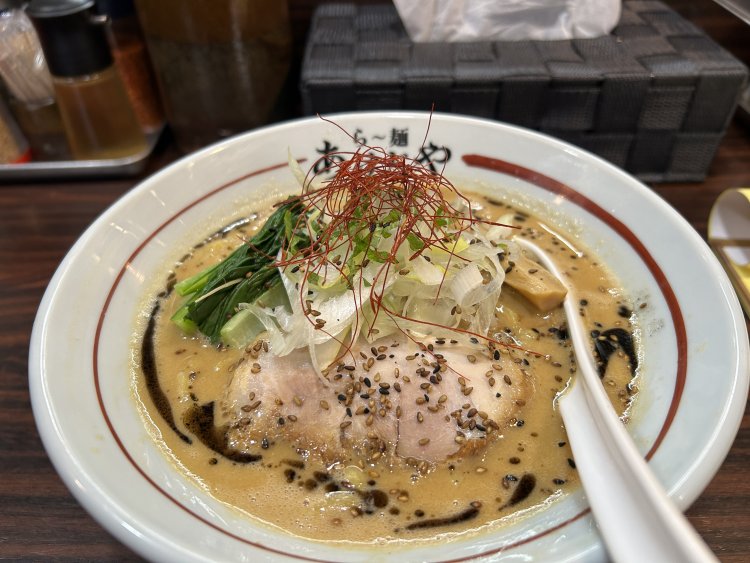 美しい盛り付けは食欲がそそられる。