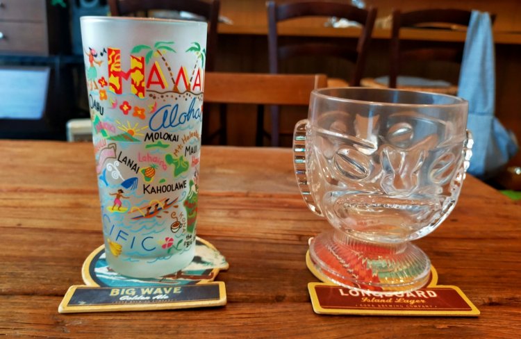 今となっては手に入らない、ハワイの器とコースター。コースターは持ち帰り厳禁！