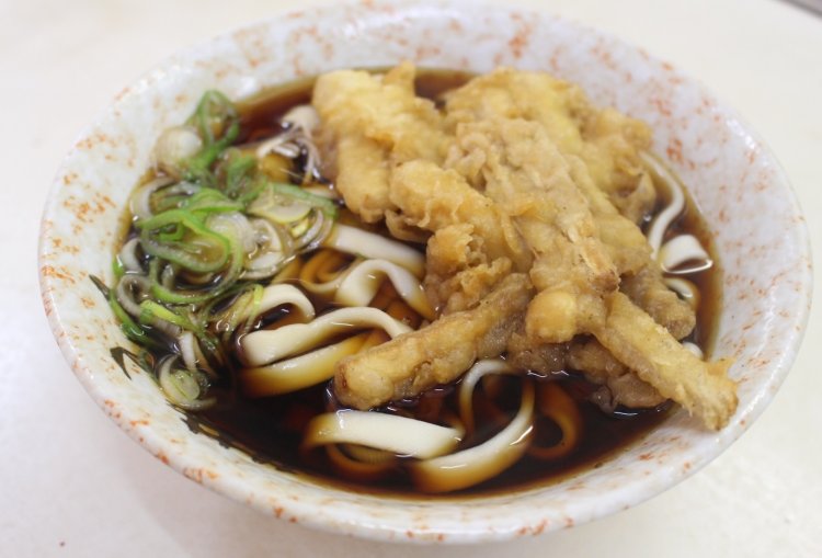 ごぼう天にひもかわで460円。