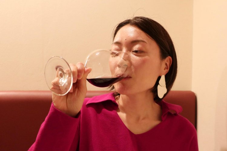 猪にあわせて赤ワインに移行。なおえ先生のからだに合計8杯ほど？さらさらとワインが流れ込んでいきました。