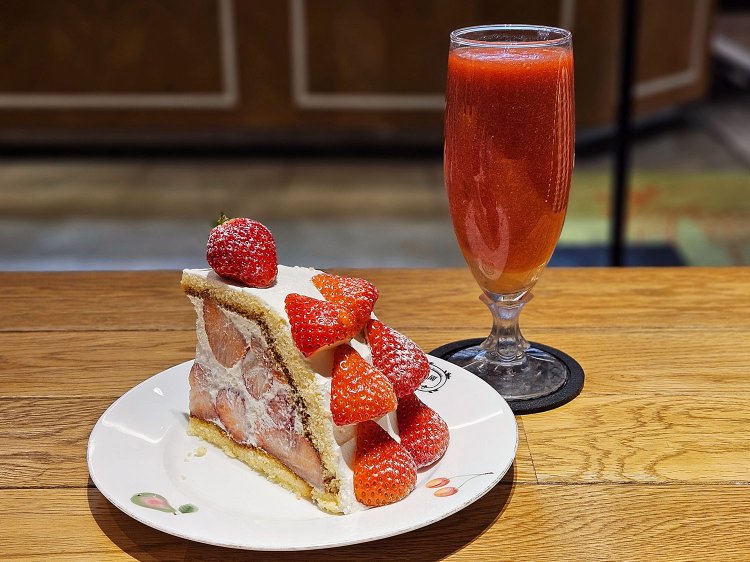 国産いちごズコット 1880円、100%イチゴジュース 1430円。