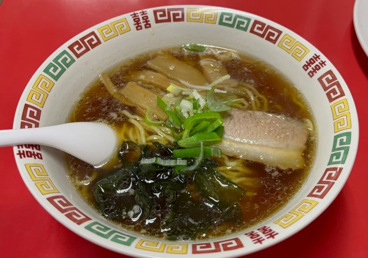 昔ながらのしょう油ラーメン490円。
