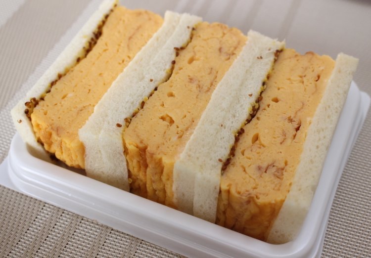 土曜限定のだし巻きたまごサンド480円。甘さ控えめな玉子焼きがふんわりうまい。