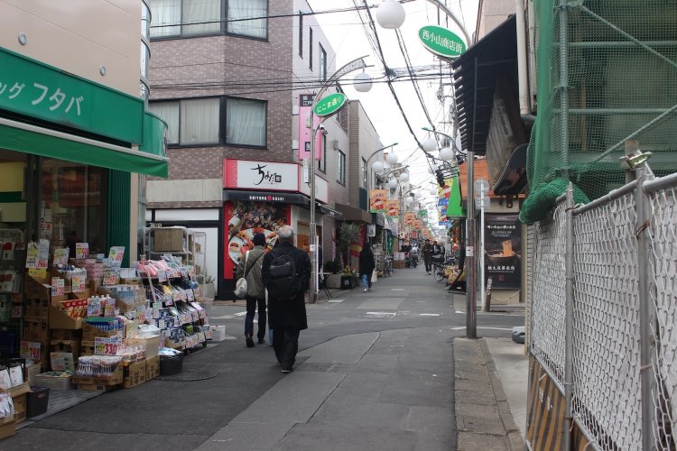 現在の西小山駅前商店街。