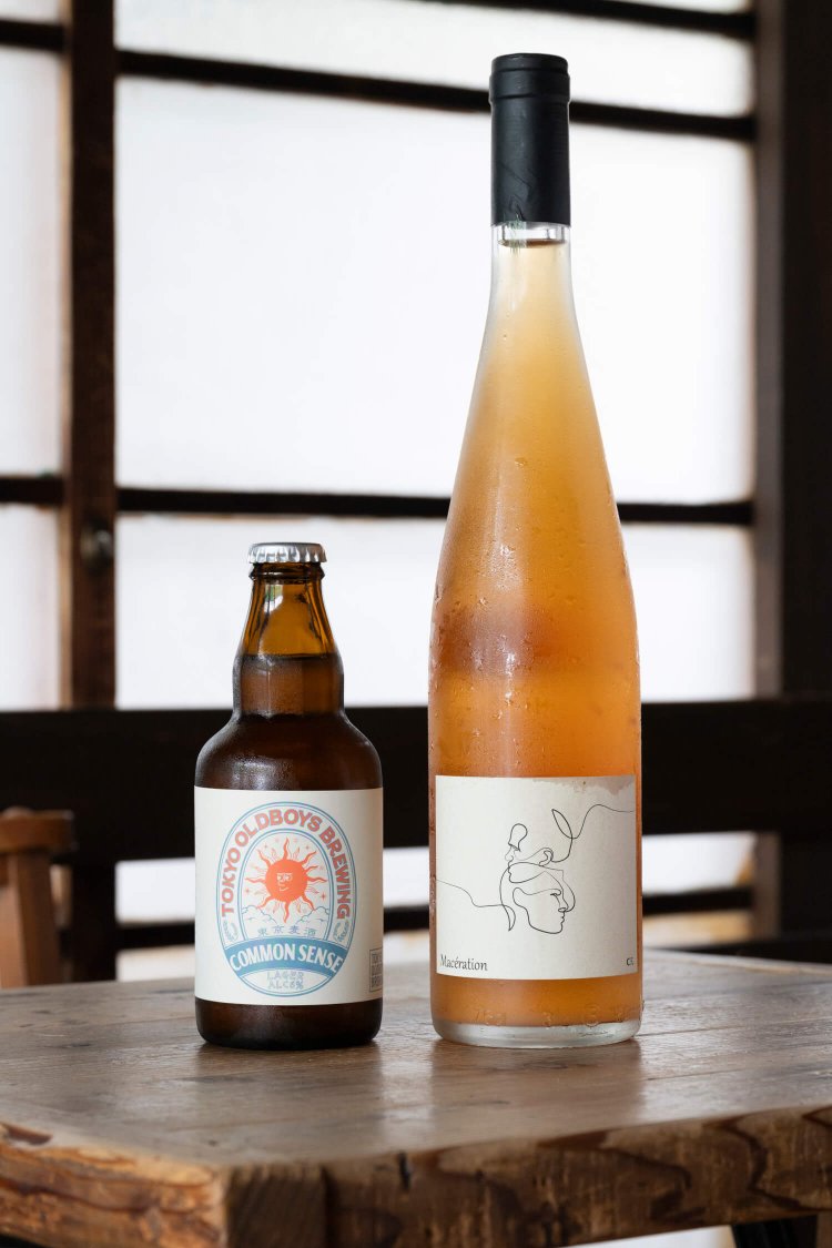 オリジナルの瓶ビールのほか、ボトルワインは赤・白・オレンジも。