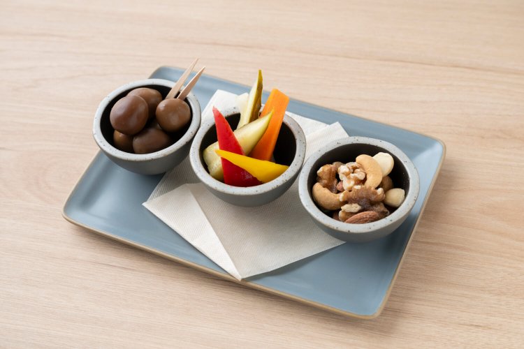 燻製うずら煮卵300円など小皿も充実。