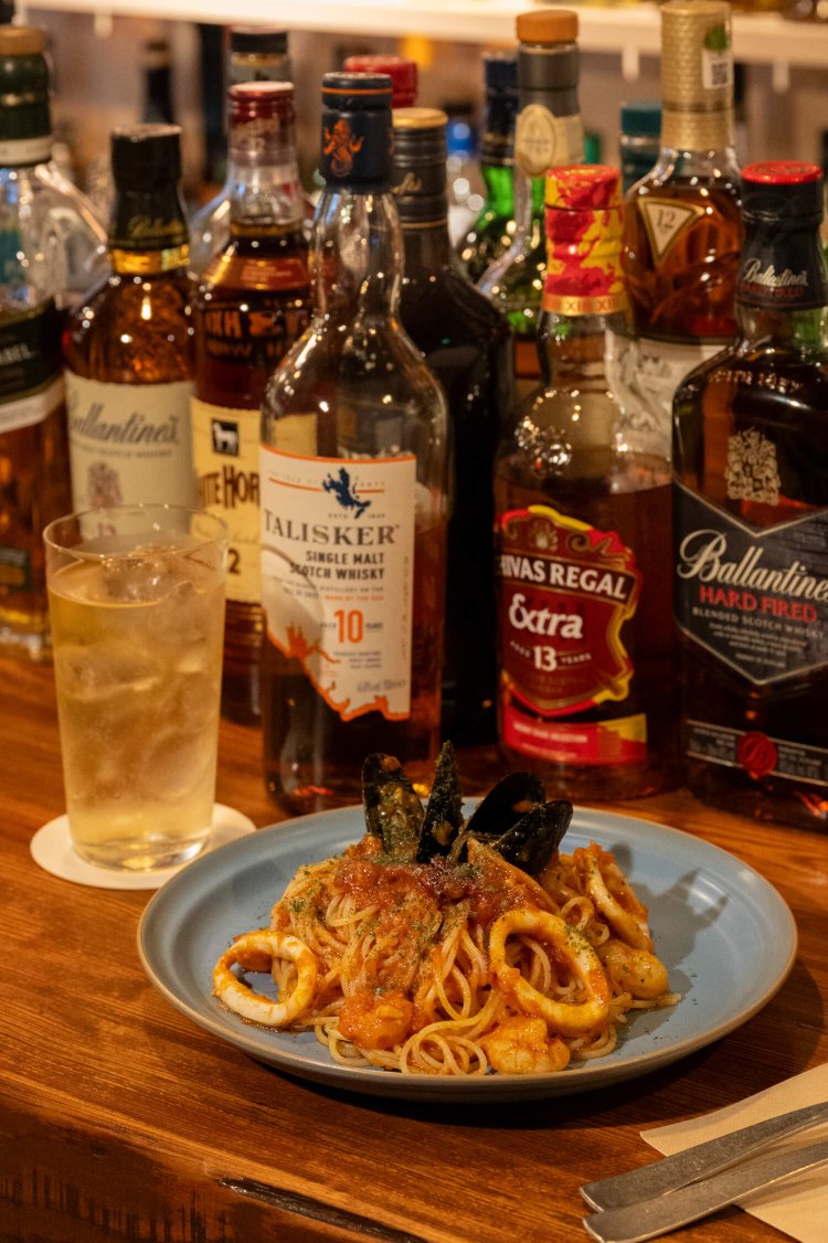 魚介のトマトソースパスタ1080円。