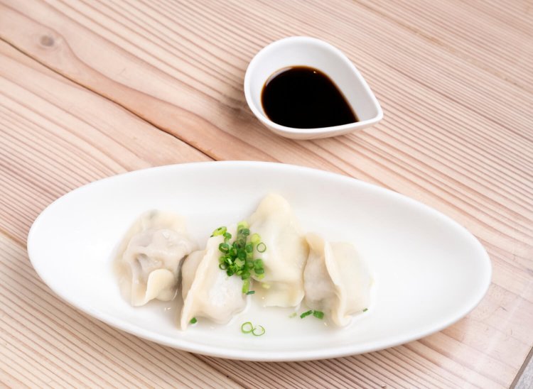 ラム肉とパクチーの水餃子4個520円。