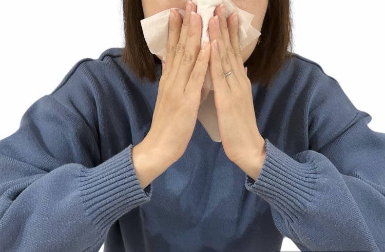 くしゃみが止まらない花粉の季節が到来。出典：写真AC