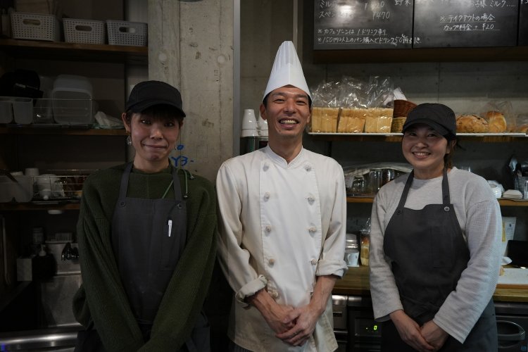 笑顔が素敵な松本さんとスタッフ。