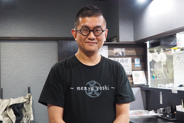 店主・毛塚さんを含め、スタッフはみなさん耳の不自由な方だ。