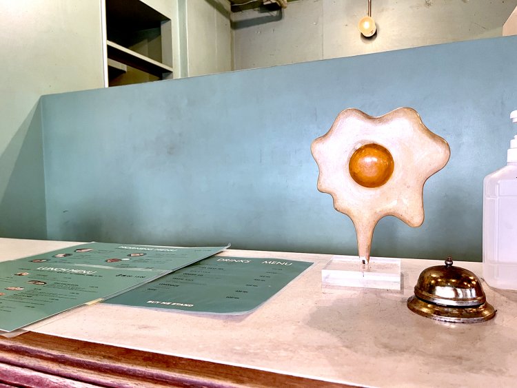 チンベルの横にある目玉焼きのオブジェがかわいい。