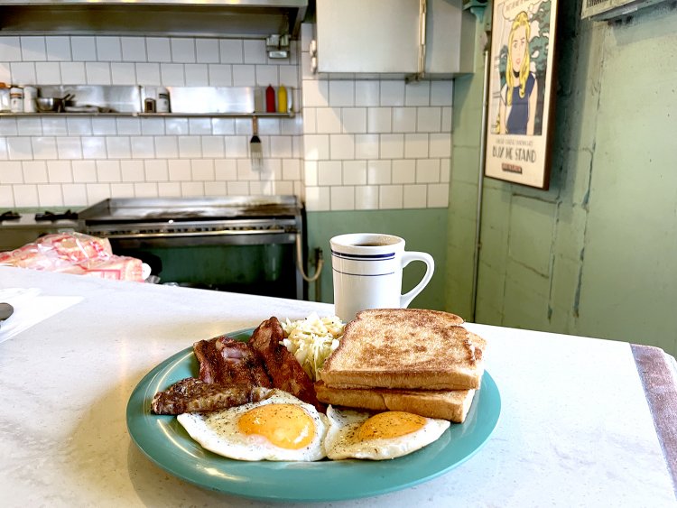 BREAKFAST PLATE950円。ドリンクはコーヒーか紅茶が選べる。