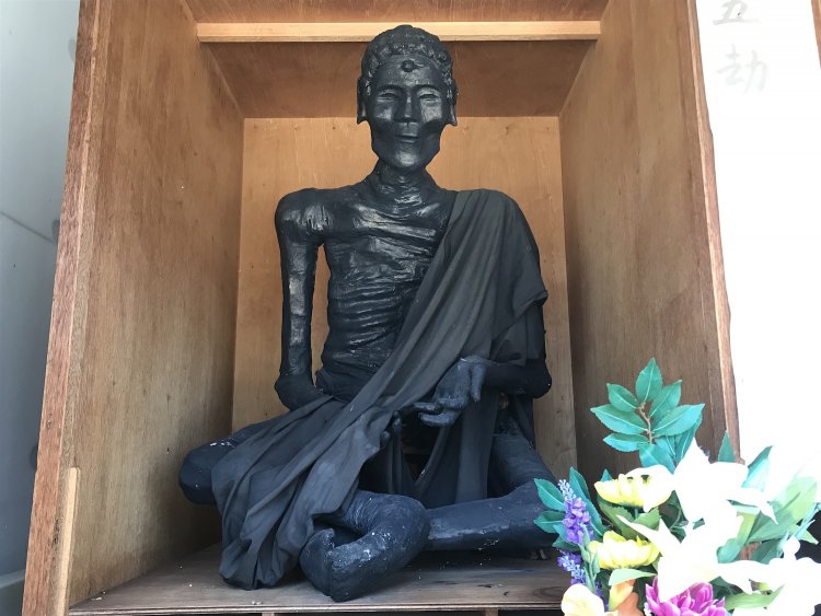 階段を上るとき「どっこいしょ」と言うのはなぜ？ 仏教にルーツを持つ意外なものの数々