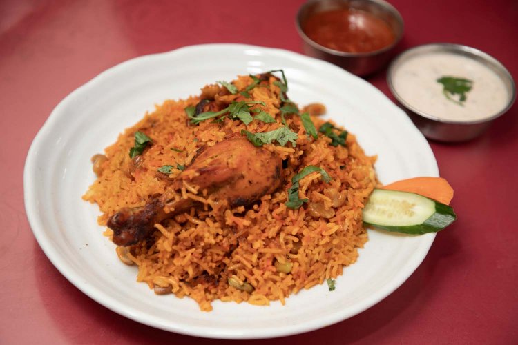 チキンビリヤニ。他にサラダとソフトドリンクがついて1000円。