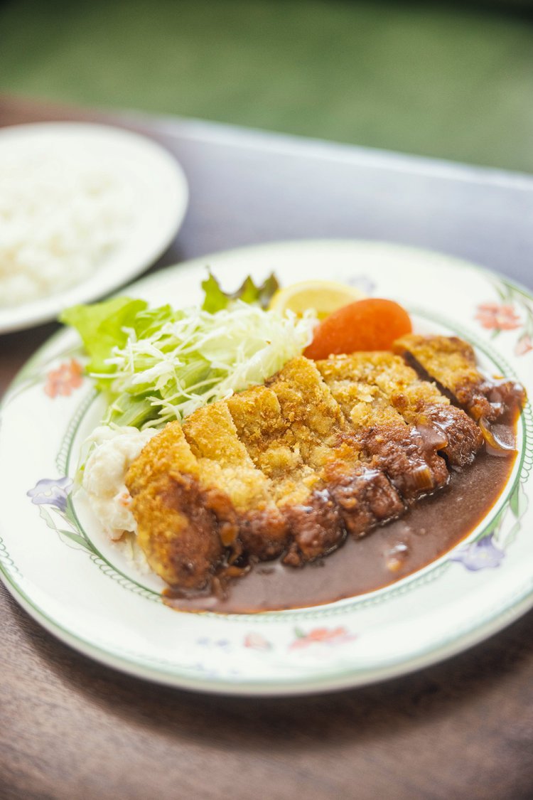 ビーフカツレツ1630円。当時の値段10銭。