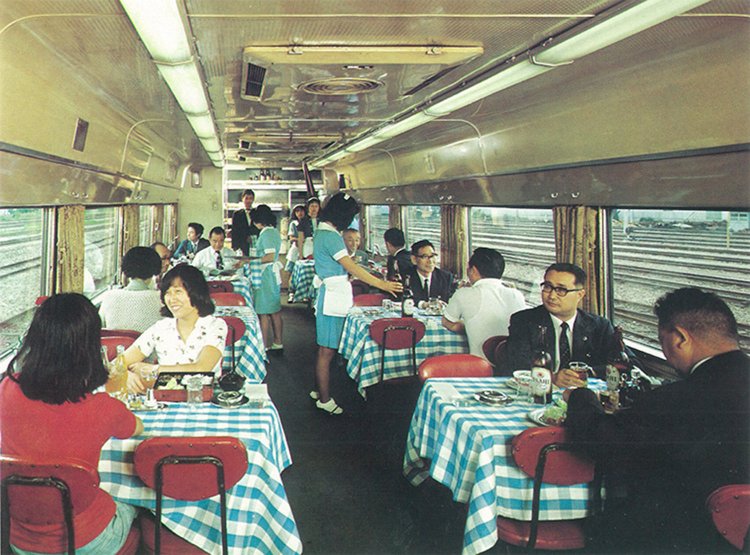 上越線の急行に食堂車を連結した列車食堂。この進出により、事業のすそ野が広がった。