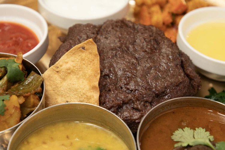 中央の茶色いかたまりがディド。大人のこぶし大ほどの大きさがある。