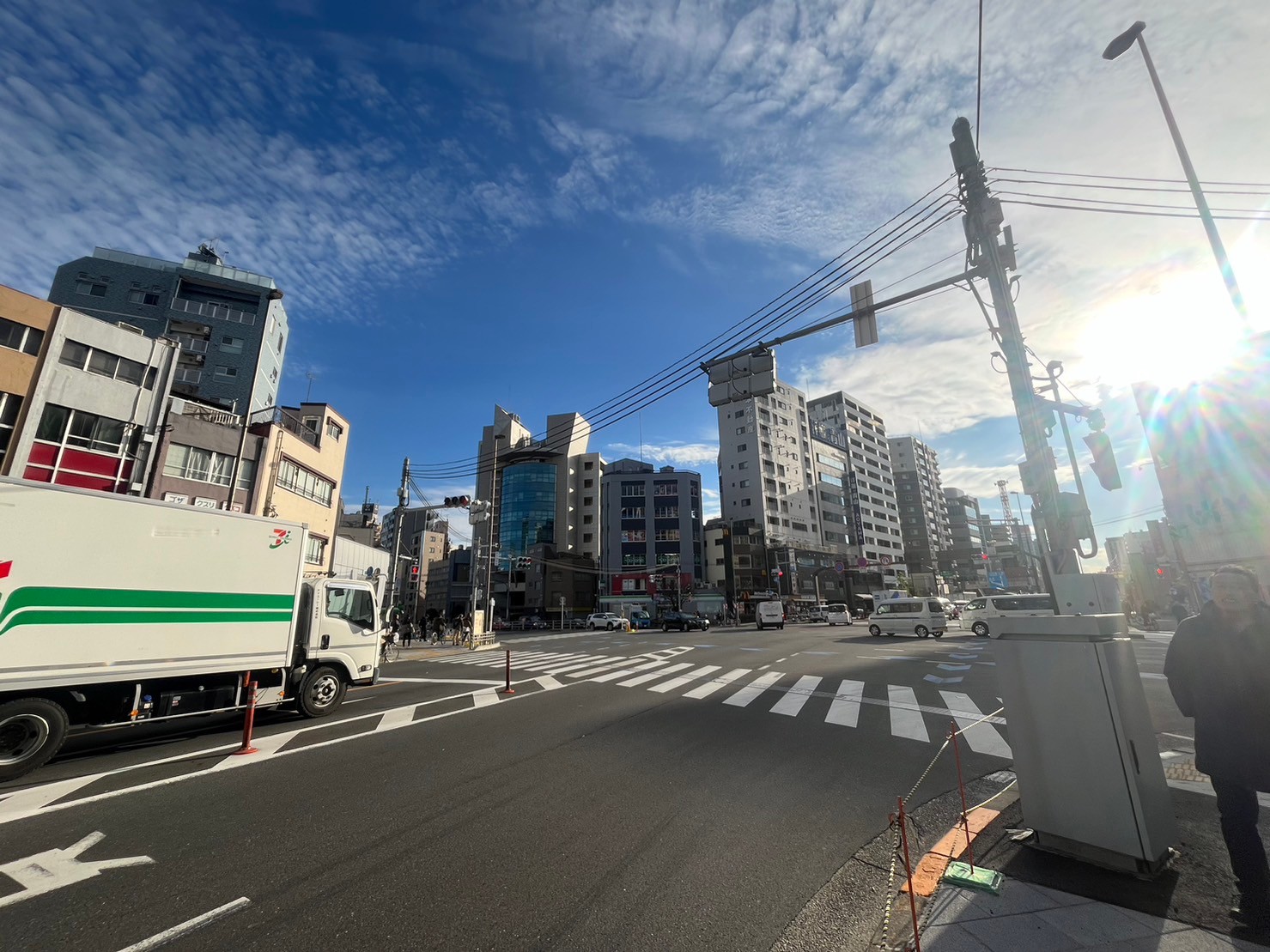 昭和通りの大関横丁交差点は有名な渋滞ポイント。