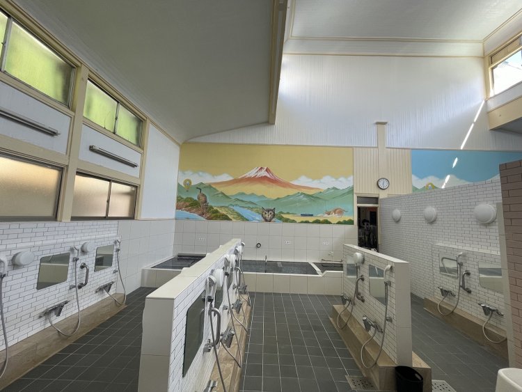 女湯は雰囲気も違った赤富士。