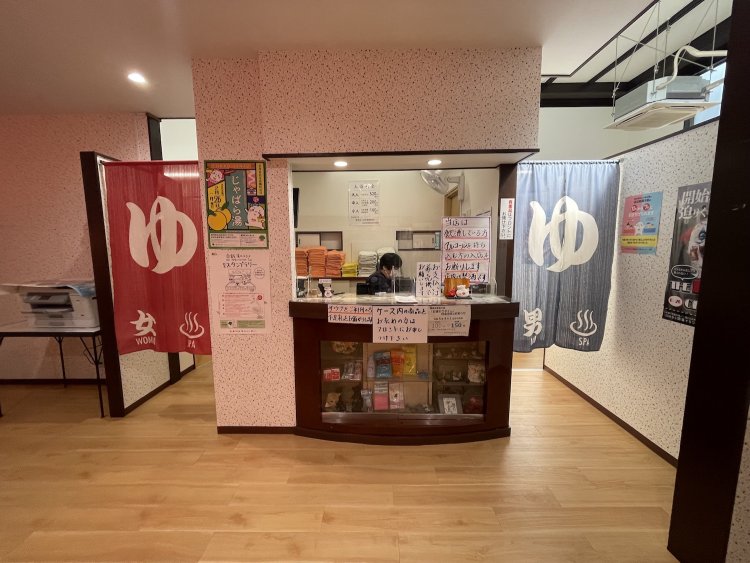 ロビーでは穏やかなお客さん同士の会話も。