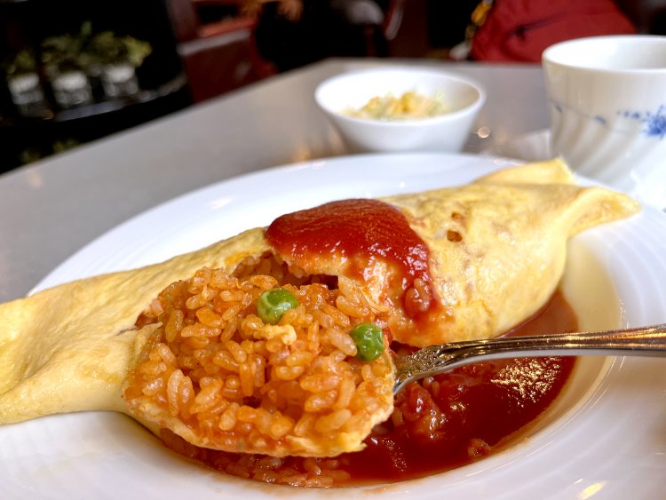 チキンピラフはバターの香りがして上品。グリンピース入りなのもうれしいじゃない！