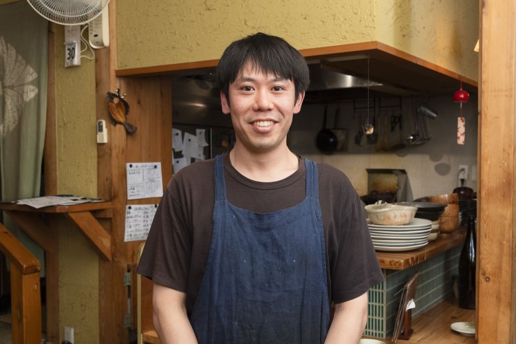 料理はどれも店主・河本侑己さんが一人で手作り。