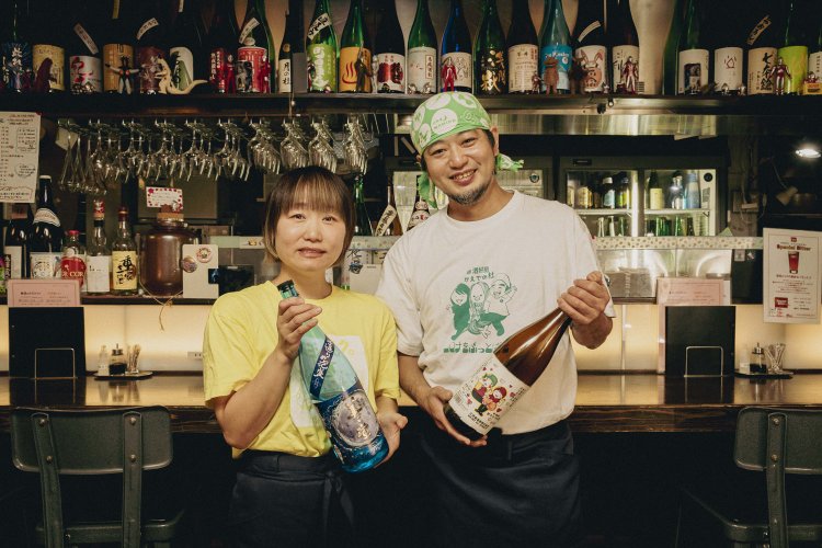 店主の冨田和裕さんと妻の千映さん。