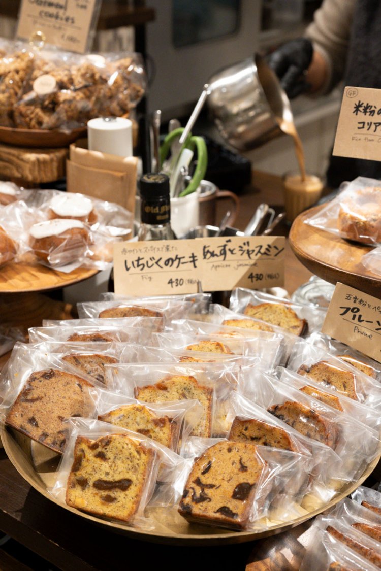 スパイスの個性を活かした焼き菓子がズラリ。